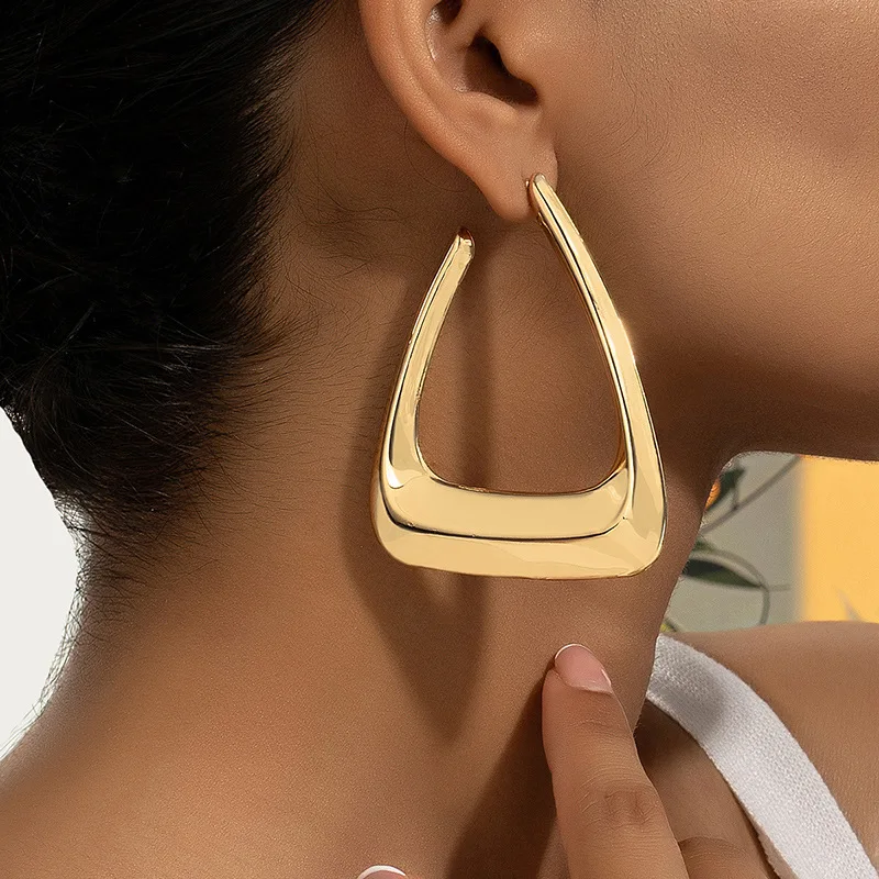 HUANZHI Золотого цвета, геометрический треугольник, нерегулярные заклепки для ушей, массивные серьги для женщин, преувеличенные простые металлические украшения в стиле ретро, подарок